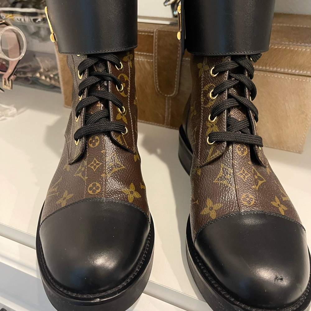 Louis Vuitton Wonderland Flat Ranger Boots